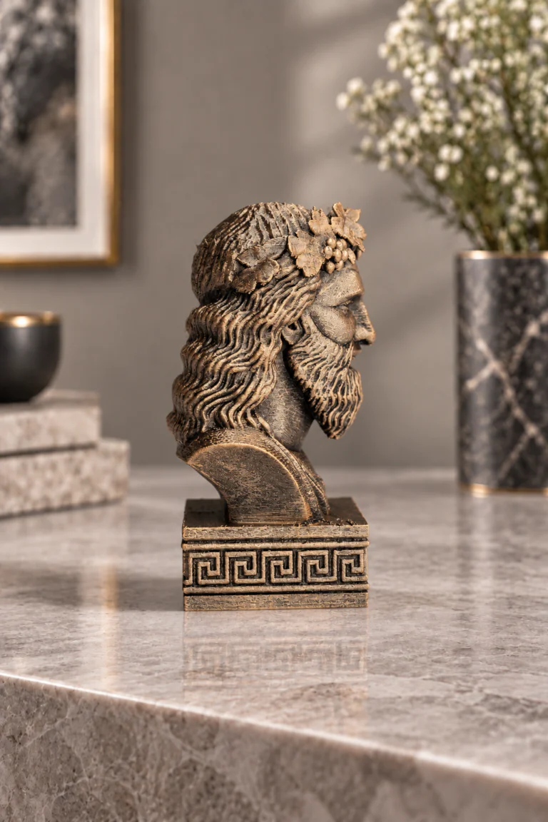 Metalik bronz Dionysos büst, sağ profil ve desenli kaide görünümü